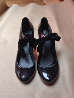 Melissa women's pumps size 39 used, black
