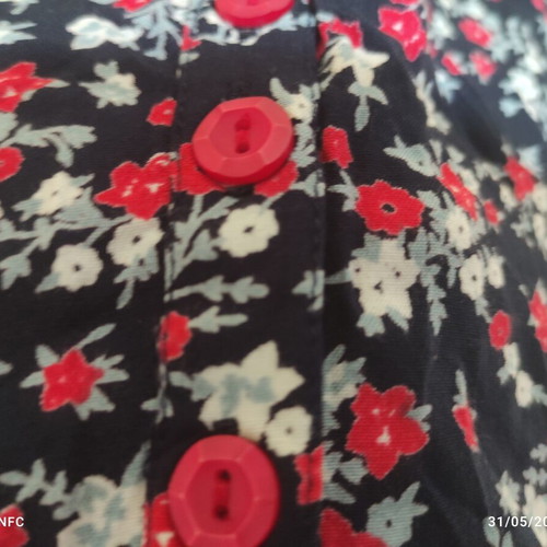 Attrattivo women's skirt like new, size medium, soft fabric, buttoned front
