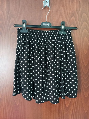 Bershka skirt polka dot small like new, black and white