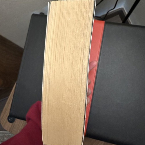 Divergent paperback like new, Veronica Roth, dystopian novel
