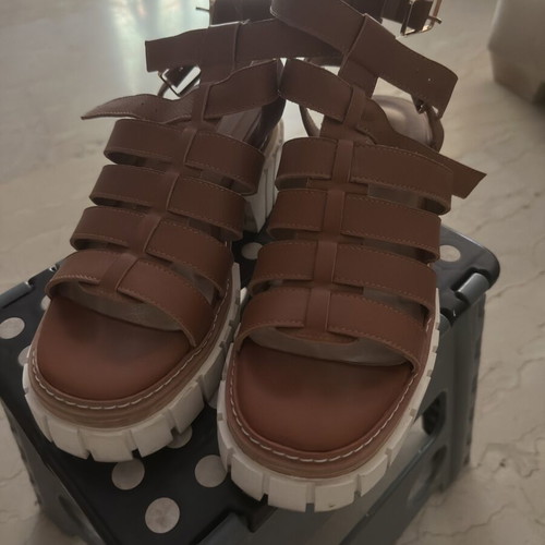 Favela brown leather flatform sandals like new
