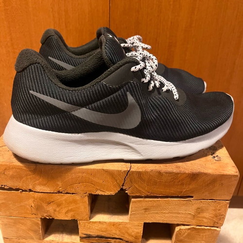 Nike Tanjun SE sneakers size 43 like new, black and grey