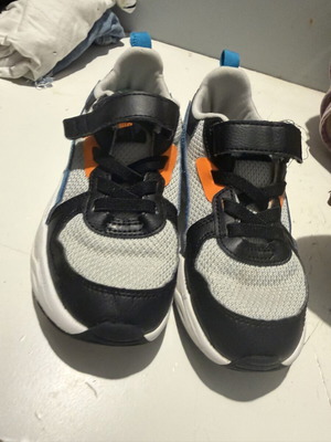 Puma kids' athletic shoes like new, size 31, black and blue