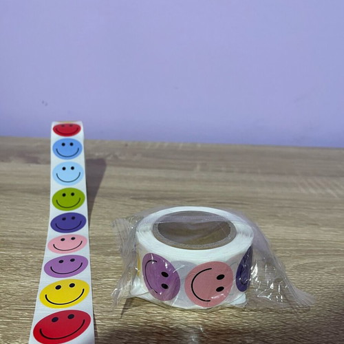 Stickers new, 500 on a roll