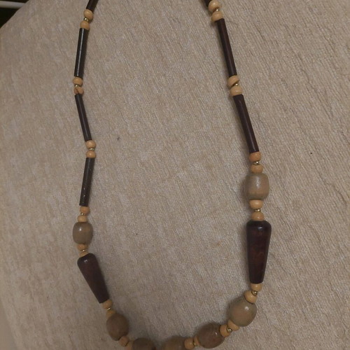 Wooden necklace new without defects