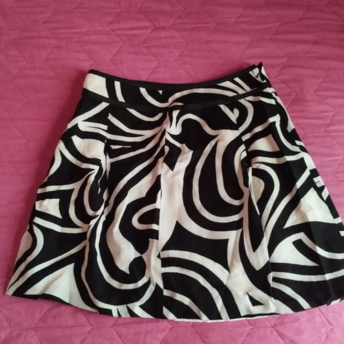 Ann Taylor arty skirt like new, black and white, size XL