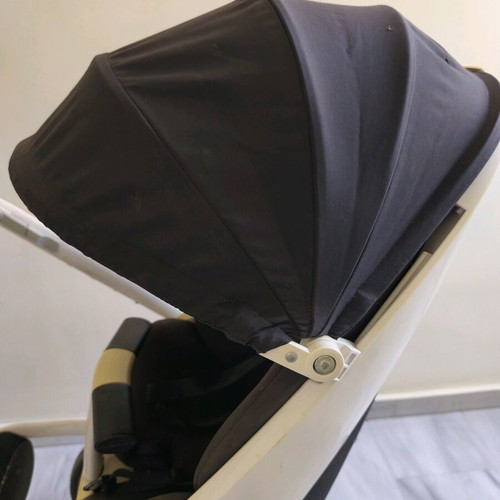 Quinny stroller like new, modern with anti-slip material