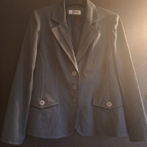 Women's suit size 46 dark gray like new