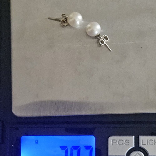 Gold K14 earrings with pearls diameter 8mm, weight 2g, like new