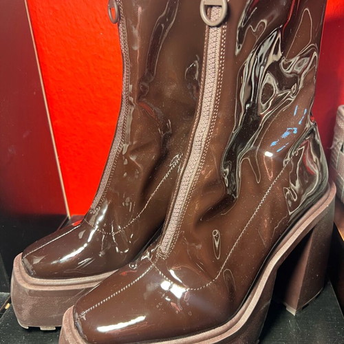 Bershka brown faux leather ankle boots like new with zipper and patent leather size 39