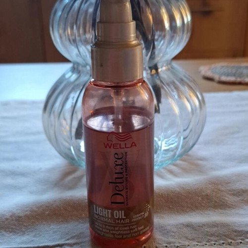 Wella Deluxe Light Oil for Normal Hair 100ml like new