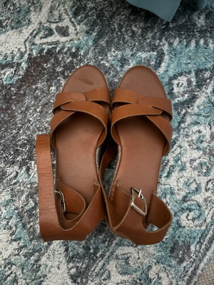 Zara leather platforms like new, brown