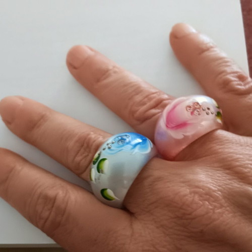 Set of 2 summer statement rings with floral design, like new