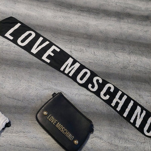 Love Moschino bag used with gift scarf, black