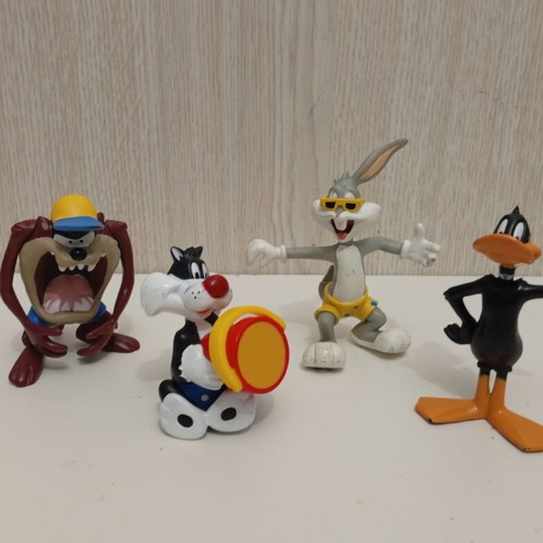 Warner Bros Looney Tunes figures set used with Bugs Bunny ear damage