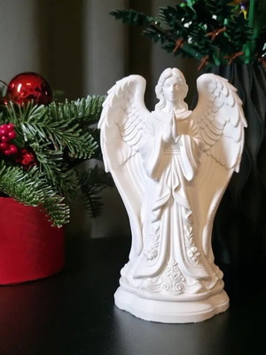 Illuminated angel statue new with LED lighting