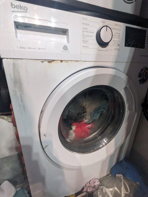 Beko Washing Machine 10kg WTB1041R2W used for spare parts, inverter motor