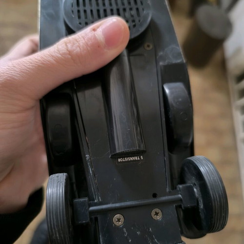 Decorative metal car used with speaker and 9volt battery