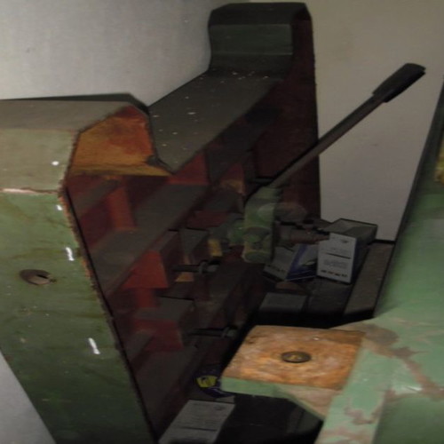 Cosmec 1 Meter Knee Milling Machine used in excellent condition