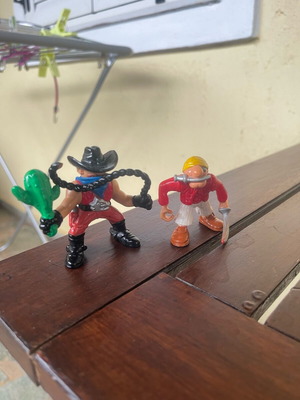 Pirate figures like new