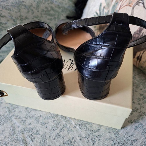 Black pumps like new, size 38