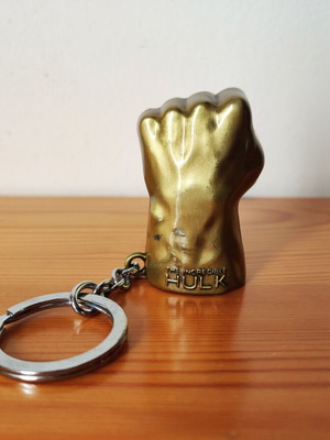 The Incredible Hulk Fist μπρονζέ και χρυσό μεταλλικό μπρελόκ Marvel συλλεκτικό