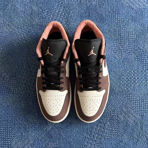 Air Jordan 1 Low Mocha Brown sneakers new, size 42.5