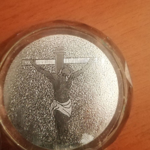 Small religious desk icons: Virgin Mary, Jesus, Crucifixion