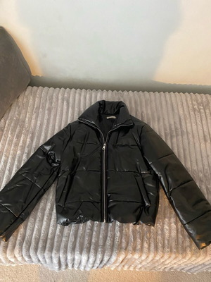 Women's puffer jacket leather like new