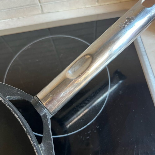 Fissler wok pan non-stick like new with lid and two handles