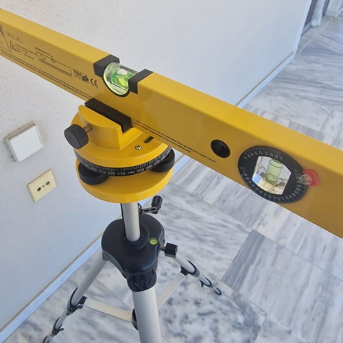 Powerfix PLW 670 Laser Level with Adjustable Aluminum Tripod like new