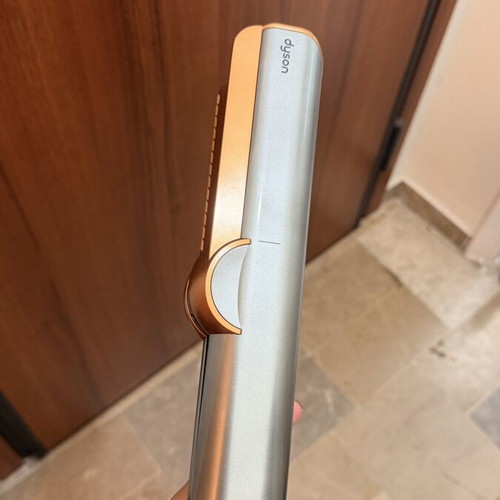 Dyson Airsrait hair straightener like new