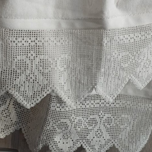 Klotsotiras Textiles body towel with embossed design and lace