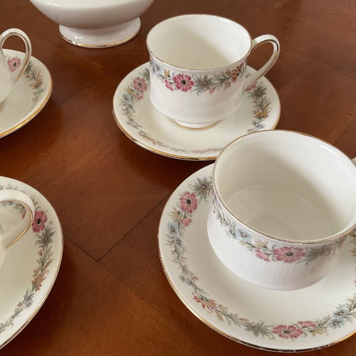Royal Albert Paragon Belinda tea set, 6 cups with saucers, tall teapot and creamer