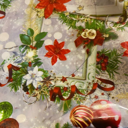 Set of 2 Christmas platters like new with designs