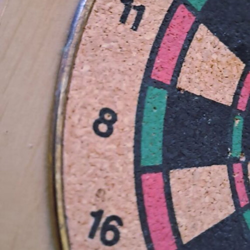 Small dartboard with six darts 20x17cm used