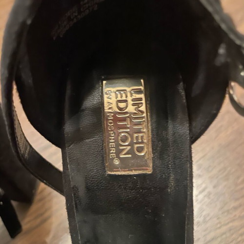 Primark black pumps special edition suede with ankle strap size 39 like new