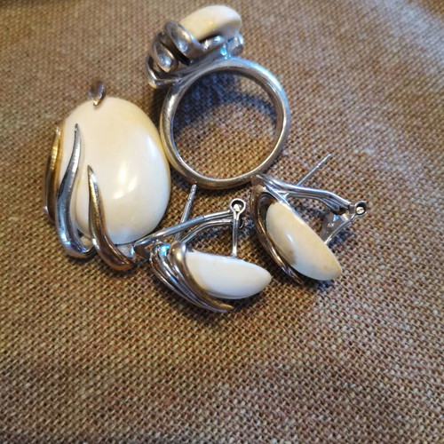 Silver 925 set with white stones used, possibly white coral