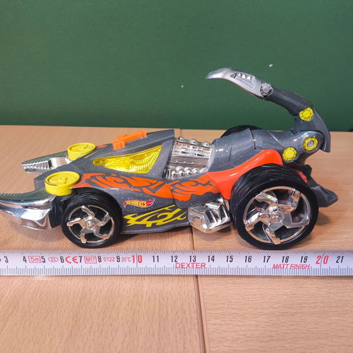 Σετ 5 αυτοκίνητα Hot Wheels, με μπαταριοκίνητο Σκορπιό