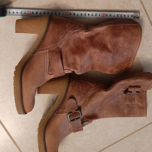 Leather boots brown tan size 39 like new