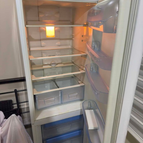 Indesit Total No Frost fridge freezer used, fully functional