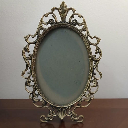 Vintage bronze frame like new with lace design