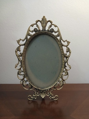 Vintage bronze frame like new with lace design