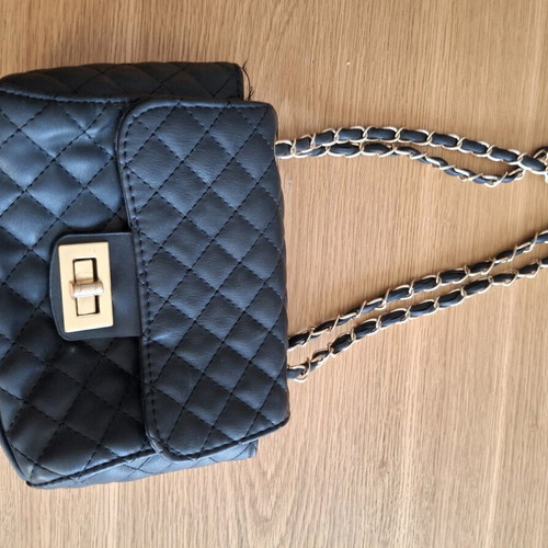 Women's black shoulder bag slightly used