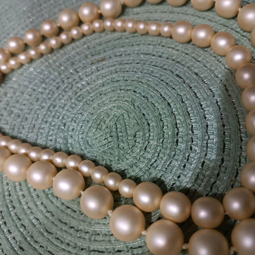 Pearl necklace double like new, white with rhinestone clasp