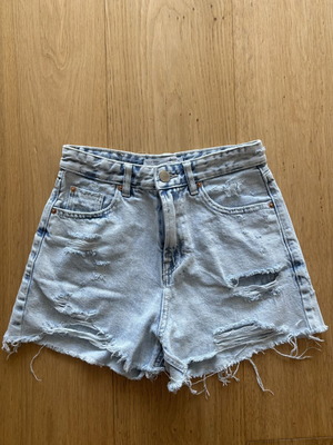 Denim shorts Stradivarius size 34 like new, blue