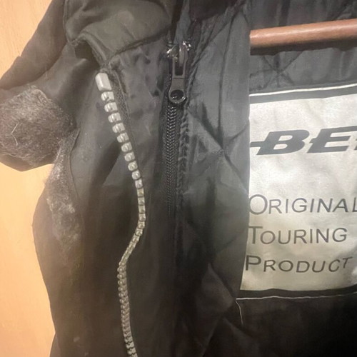 Women's motorcycle jacket used with lining and protectors