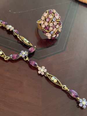 Jewelry set with necklace and ring new, excellent quality