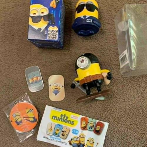 Minions Pajama Set 6Y used with collectible figures and accessories