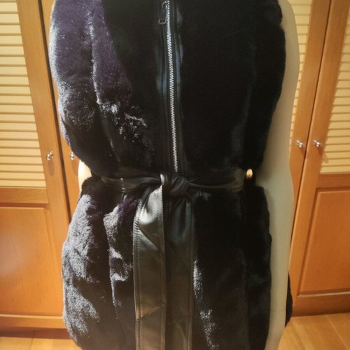 Faux fur γιλέκο με ζώνη και κουκούλα Celestino νέο, μέγεθος Μ